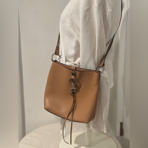 SMALL MEGAN LEATHER CROSSBODY FEED BAG - BROWN IN HONEY - Picture 4 of 5